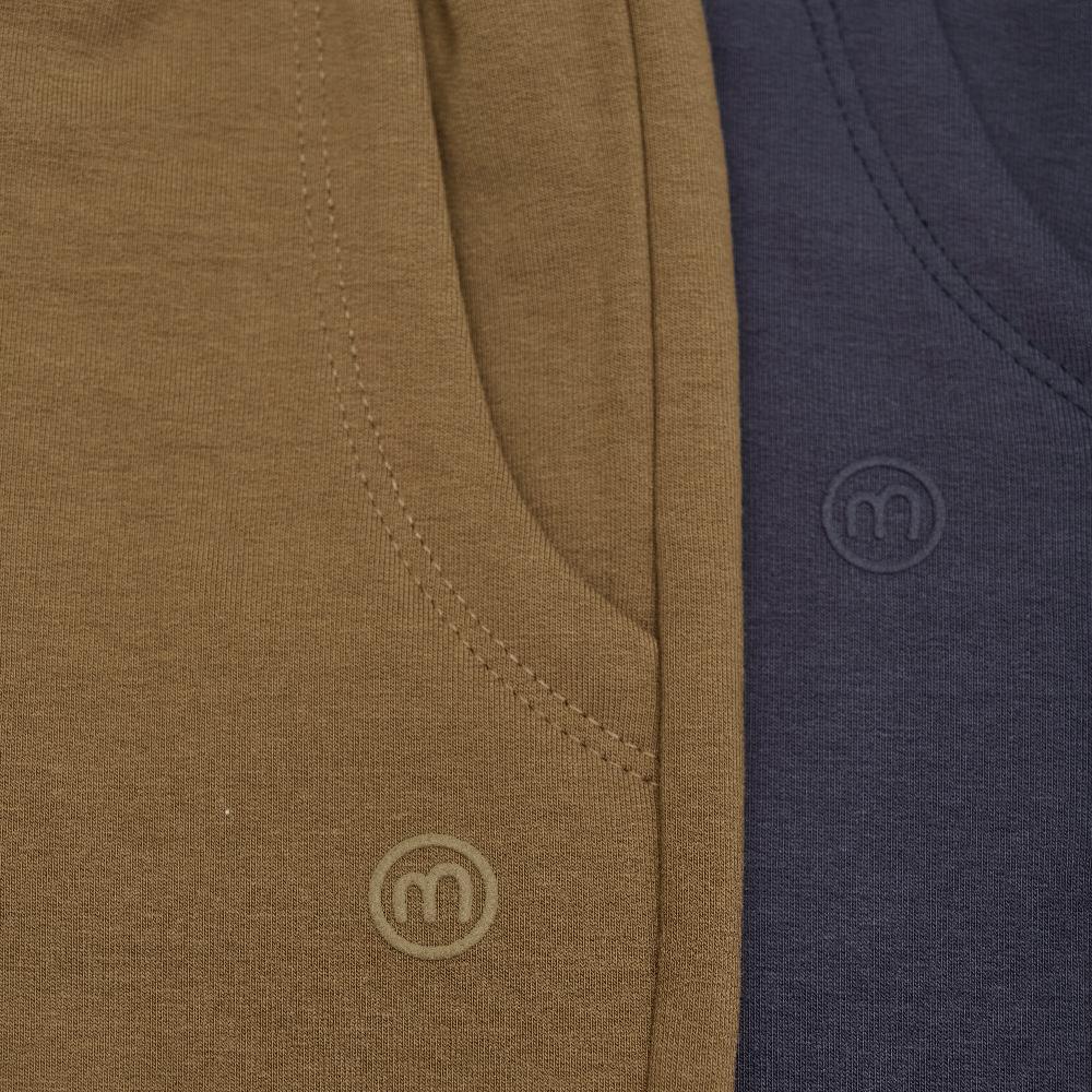 Detailaufnahme Jogginghose sepia & dunkelblau