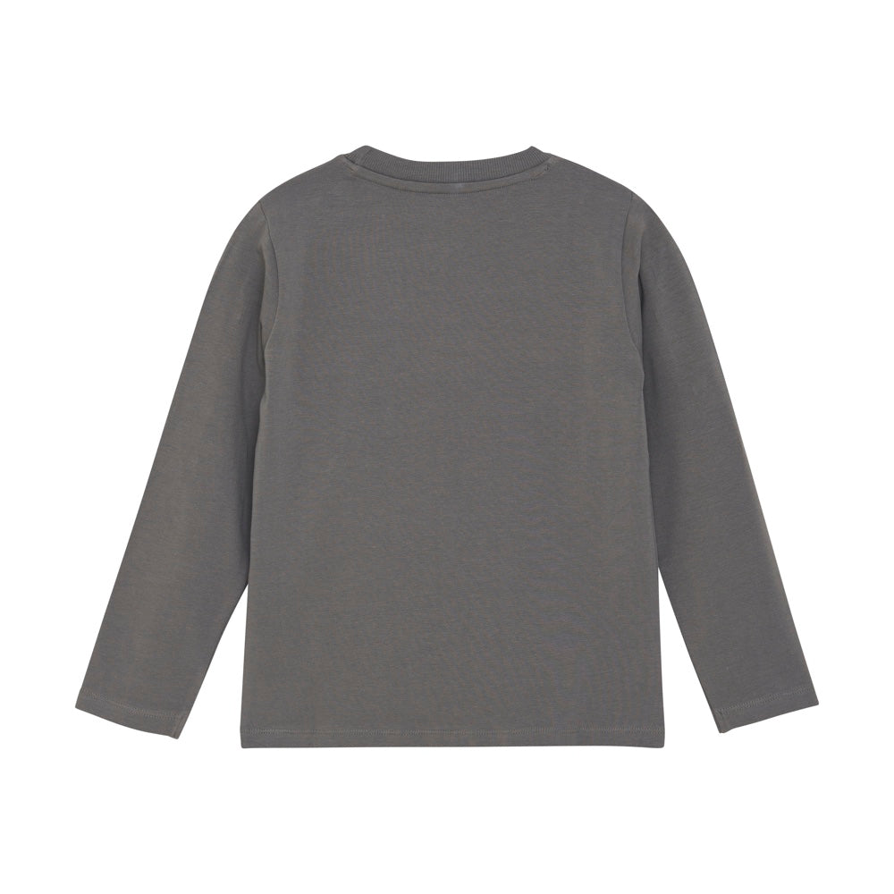 Das T-Shirt hat einen großen Leopardenprint mit Sonnenbrille auf der Vorderseite. Auf dem Aufdruck steht „Cool dude“. Das T-Shirt besteht aus einer weichen Baumwollmischung. Rückseite
