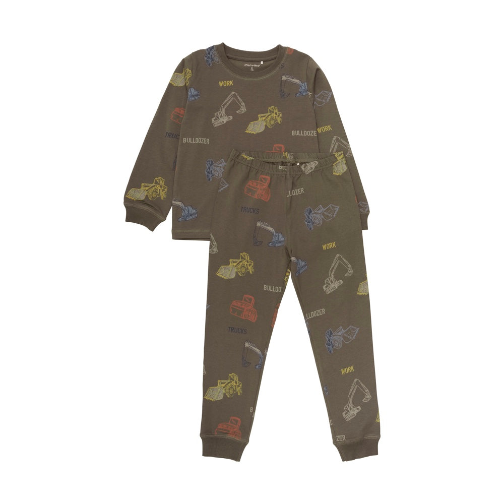 Süßer Pyjama mit All-over-Baggerprint von Minymo. Das Set besteht aus einem langärmeligen T-Shirt und einer Hose und ist aus einer weichen Baumwollmischung. Vorderseite