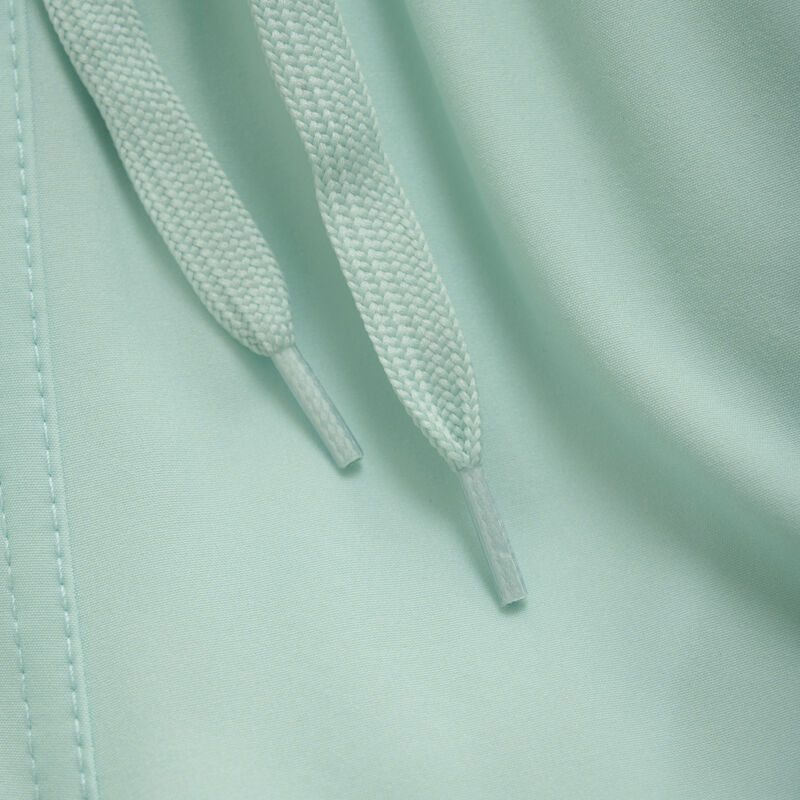  Detailaufnahme der Minymo Badeshorts in mintgrün– hautfreundlicher Stoff und praktischer Kordelzug .