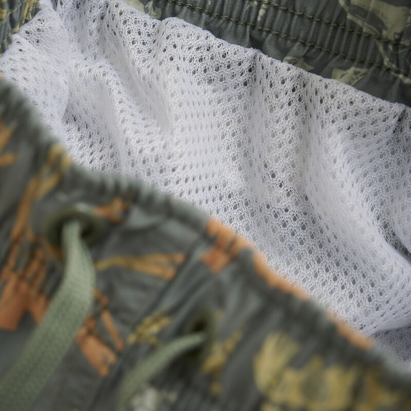 Detailaufnahme der Minymo Badeshorts – hautfreundlicher Stoff und praktischer Kordelzug für sicheren Halt.