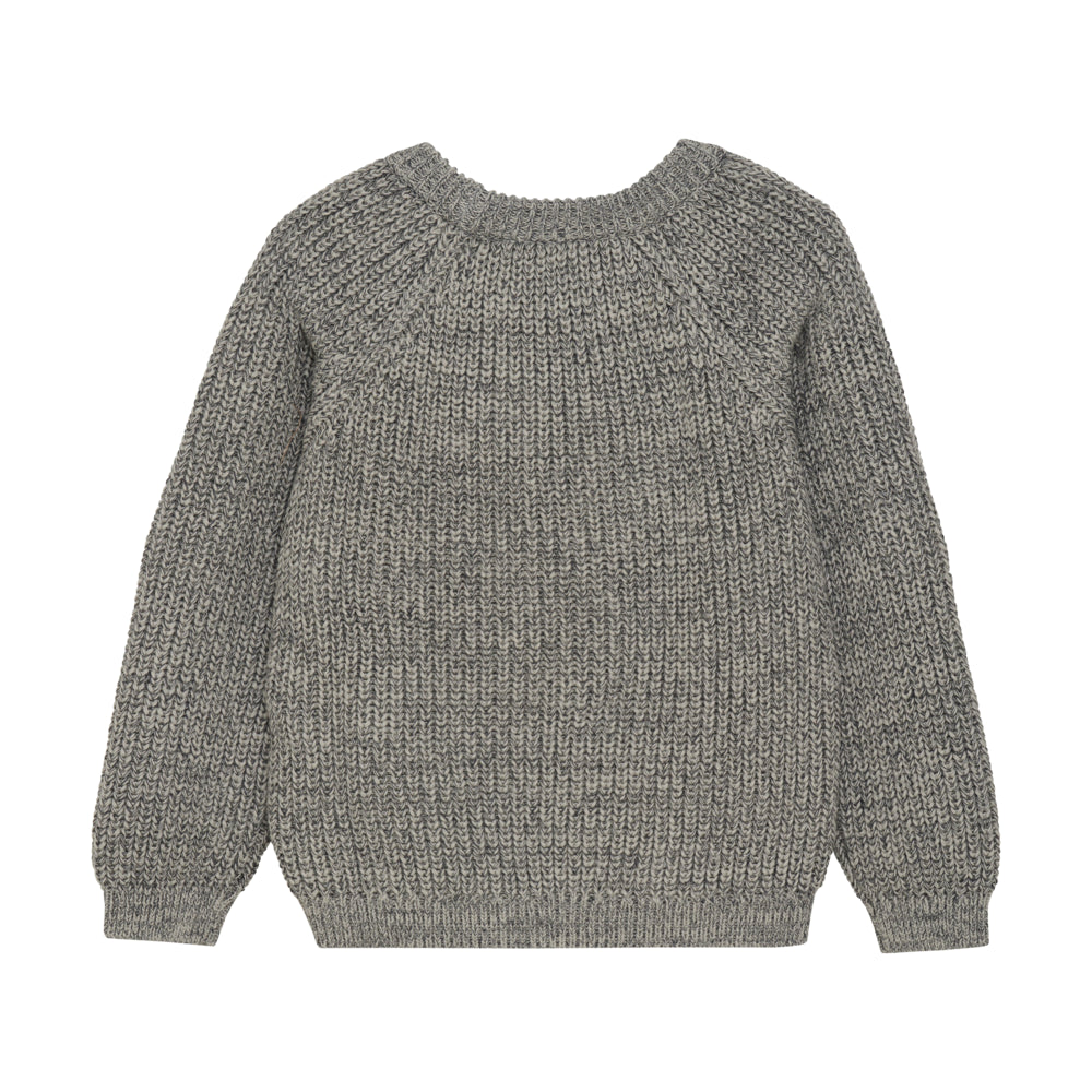 Rückansicht des grauen Strickpullovers von Minymo in melierter Optik.