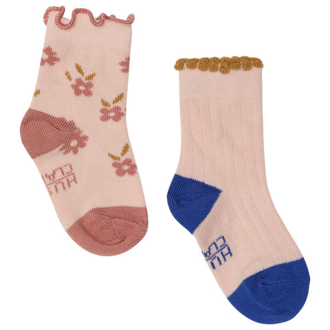 Die Socken gibt es im praktischen 2 Pack, denn davon kann man nie genug haben. Die Socken passen perfekt zur Kollektion. Sie haben Rüschen und sind bunt.