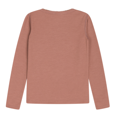 Das Shirt ist aus einem tollen Materialmix. Es ist unifarben und perfekt für den Zwiebellook gemacht. rosenholz