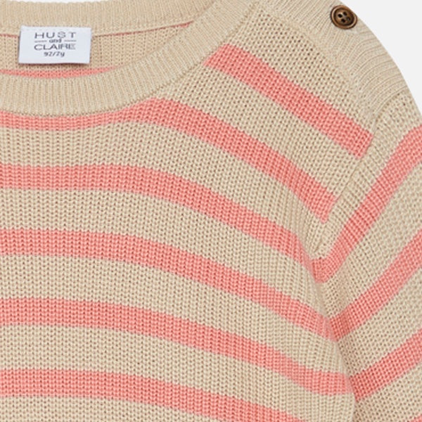 Der Pullover ist ein Materialmix aus weicher Bambusviskose und Baumwolle. Er ist gestreift und ist in schönem Rippstrick gehalten.