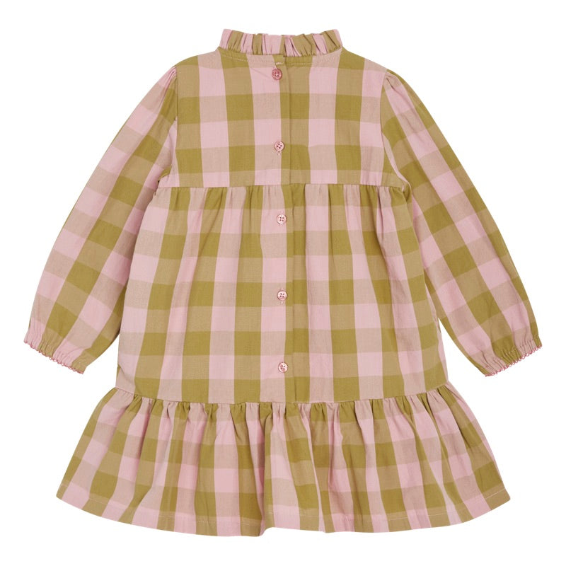 Kleid Danilla kariert von Hust und Claire     Das Kleid ist in einem schönen Karomuster erhältlich. Es ist sehr verspielt mit Rüschchen am Halsausschnitt und Raffungen an der Brust und am Kleidende. Auf der Rückseite befinden sich Knöpfe. Freigestellt, Rückseite