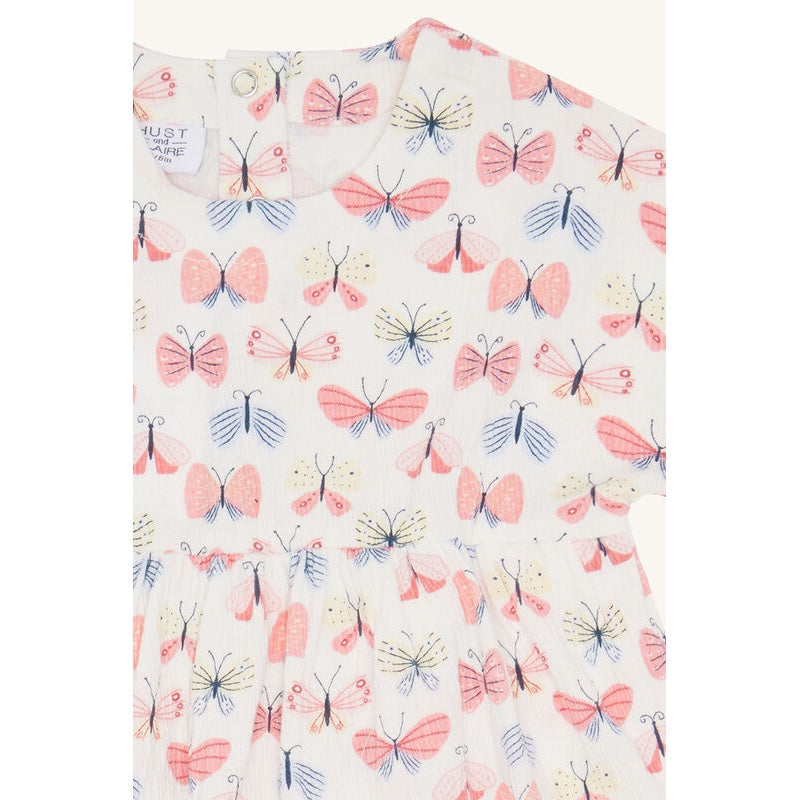 Detailansicht Bodykleid: Schmetterlings-Print, Knitterstruktur und Raffung in der Taille