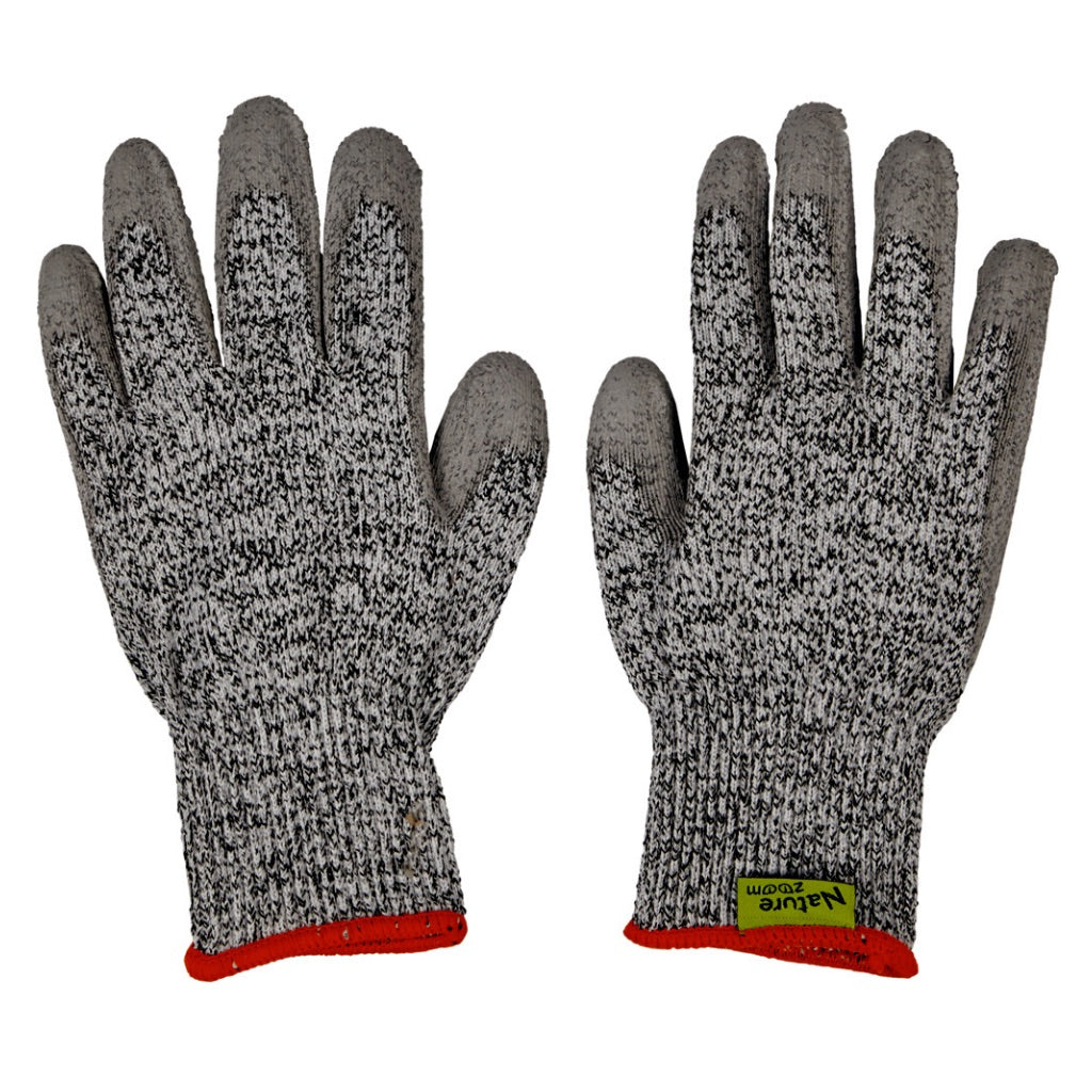 Schnitzhandschuhe Nature Zoom von Spiegelburg  Zwei Schnitzhandschuhe aus schnittfestem Material für einen unbeschwerten Schnitzspaß. Kunststoffbeschichtung in den Handinnenflächen. Aus der Reihe Nature Zoom.