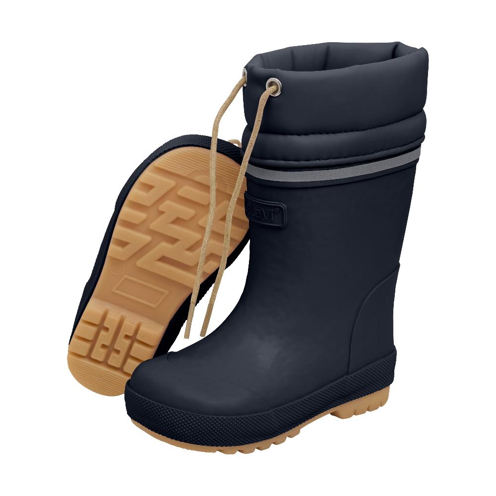 Coole Gummistiefel von CeLaVi. Die Gummistiefel bestehen zu 100 % aus wasserdichtem Naturkautschuk und sind innen mit weicher Wolle gefüttert. 