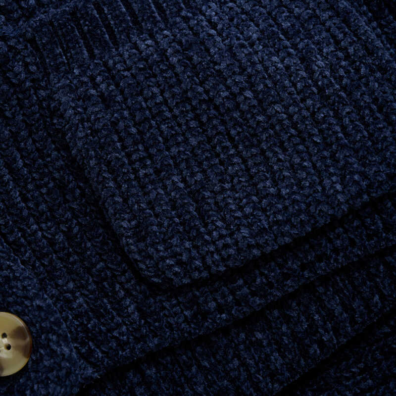 Cardigan Creamie Detail