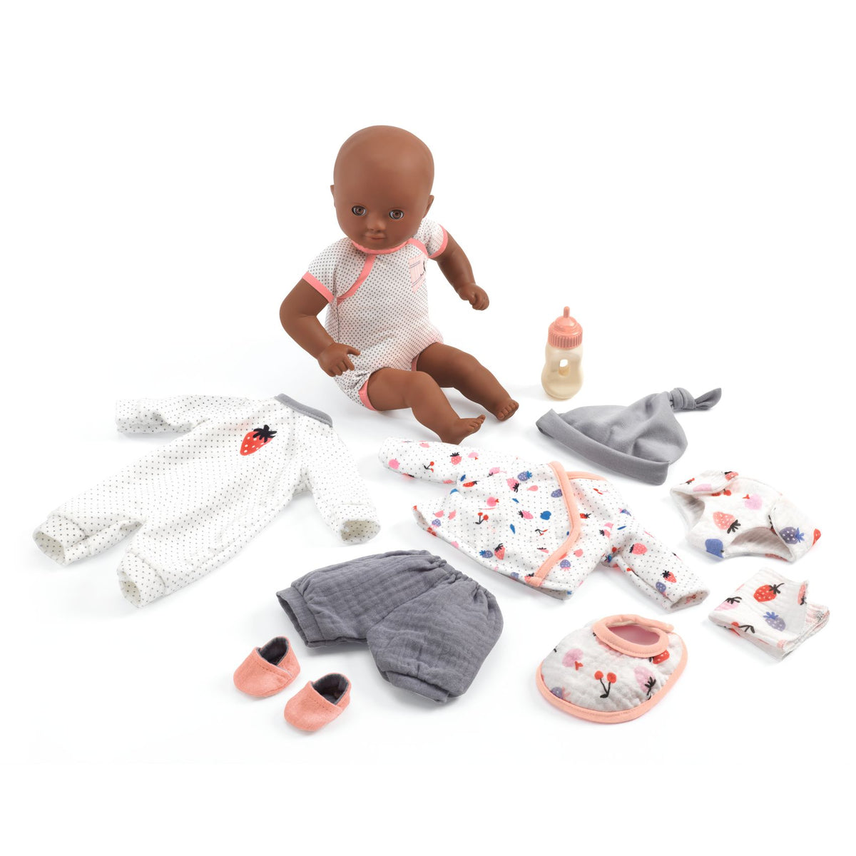 Der Koffer von Cerise - Zubeör Pomea von Djeco

Es geht auf Reisen! Ein schöner Koffer, der direkt so verschenkt werden kann, um die raffinierte Welt von POMEA zu entdecken. Baby Cerise hat alles, was es braucht, um sorgenfrei auf Reisen zu gehen.