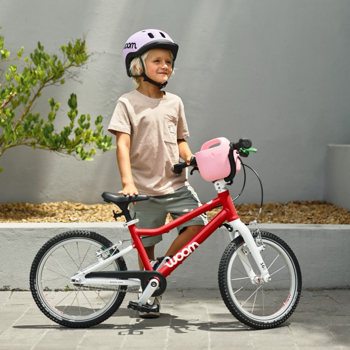 Der POP Kinderfahrradkorb&nbsp;ist der ultimative Begleiter für junge Entdeckerinnen und Abenteurer! Er lässt sich schnell und sicher&nbsp;auf den BMX-Lenker von woom ORIGINAL / GO 2, 3 und 3 AUTOMAGIC und woom GO 4&nbsp;aufstecken und genauso einfach wieder abstecken. 