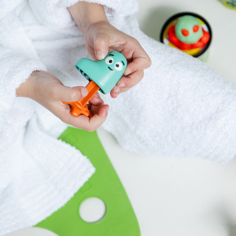 Kinderkram-green--and-red-bath-shower-dough-set