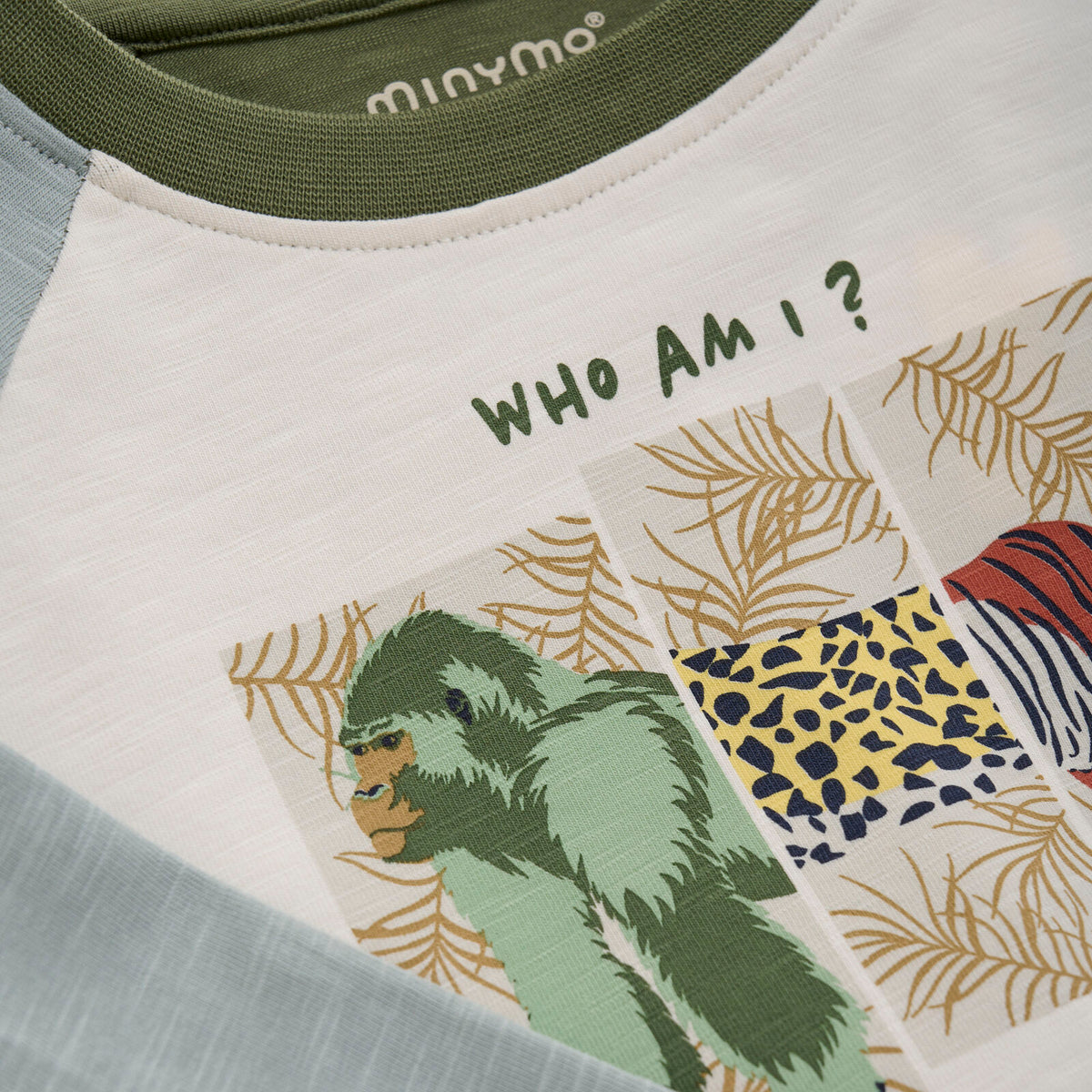 Dieses Shirt ziert ein niedliches Fabeltier, bestehend aus drei wilden Tieren. Es präsentiert sich in schönen Farben und stellt mit der Frage " Who am I? " ein kniffliges Rätsel. 