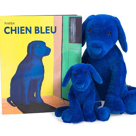 Kollektion L'École des Loisirs
Die schöne Geschichte begann vor vier Jahren mit L'école des loisirs, die der Fantasie, die für uns so wertvoll ist, einen großen Platz einräumt. Nach Chien Bleu, Chien Pourri und seinem treuen Sidekick Chaplapla, Calinours und Billy und Jean-Claude wird in diesem Jahr ein neuer Held zum Leben erweckt! Das von Olivier Tallec erdachte Eichhörnchen mit seinem weichen roten Fell entflieht seinen Büchern, um ein echter Weggefährte für Kinder zu werden.