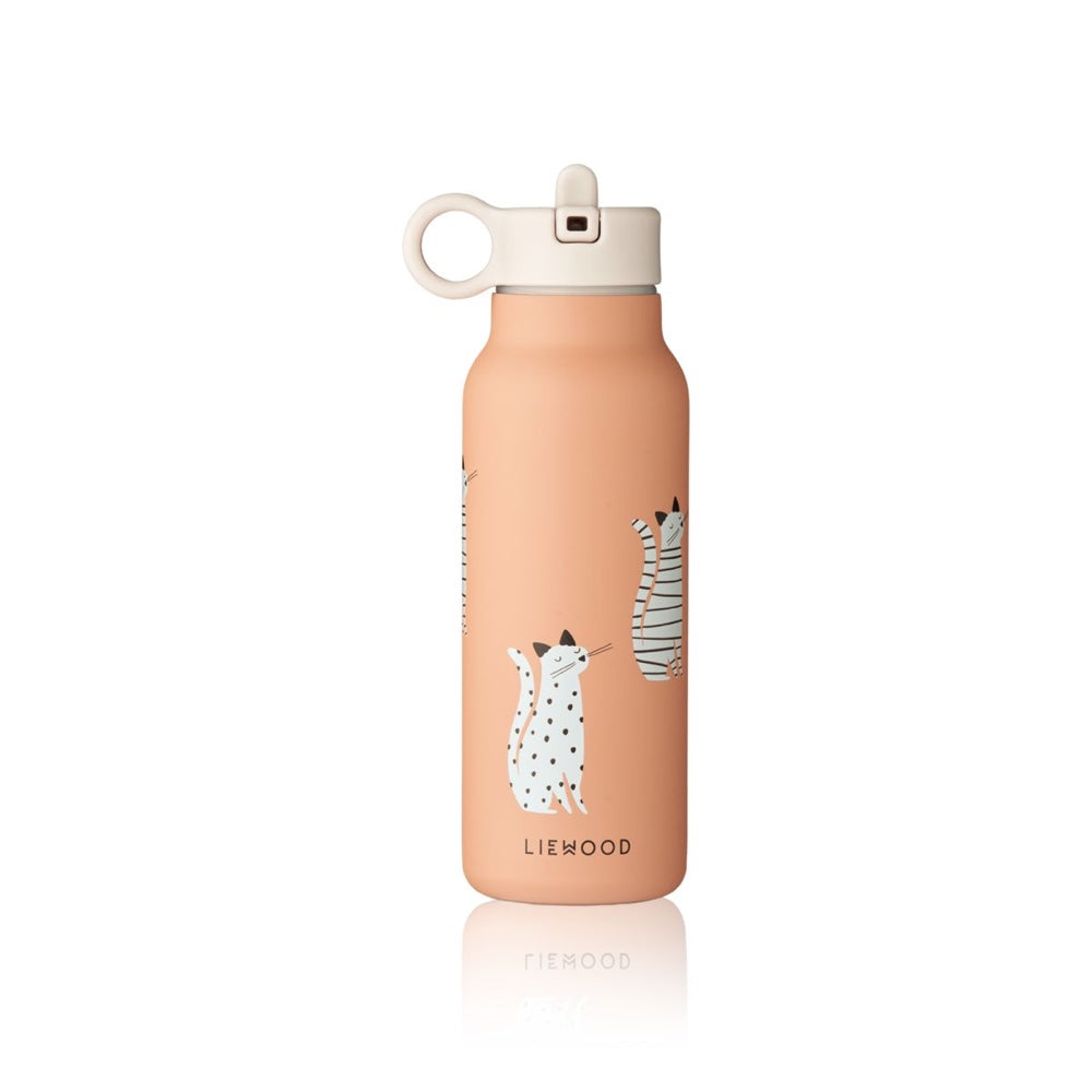 Liewood Unsere Premium-Stahl-Wasserflasche, hergestellt aus 80% recyceltem Edelstahl, ist so gestaltet, dass sie leicht von kleinen Händen gehalten werden kann. Sie ist auslaufsicher und verfügt über einen eingebauten Pop-up-Strohhalmdeckel sowie einen Schlaufenhenkel für bequemes Tragen unterwegs.