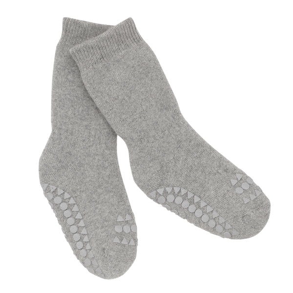 GoBabyGo Socken mit rutschfesten Sohlen und Gumminoppen auf den Zehen sind für Kinder, die gerne krabbeln, laufen und gehen, ohne zu rutschen. Eignen sich auch als Hausschuhe