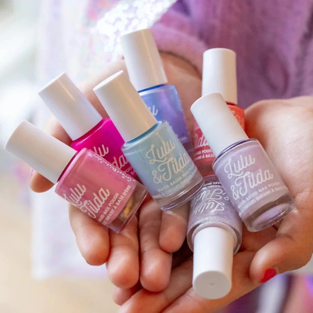  Lula&amp;Tilda von Great Pretenders - unsere bezaubernde neue Linie abwaschbarer Nagellacke für Kinder! Diese in Italien hergestellte, entzückende Serie sorgt dafür, dass Deine Kleinen sich mit dem sichersten und verspieltesten Nagellack auf dem Markt ausdrücken können. 