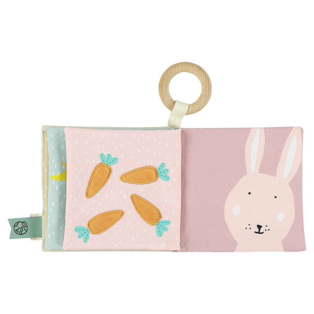 Innenseite des Kuschelbuches. Karotten und Hase sind zu sehen.