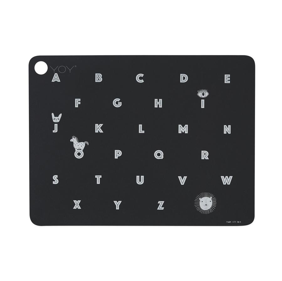 Lassen Sie Ihr Geschirr mit dem Alphabet Placemat niedlich und verspielt aussehen. Mit seinen lustigen Illustrationen und dem praktischen Stoff ist das Tischset perfekt für Ihr Kind.
