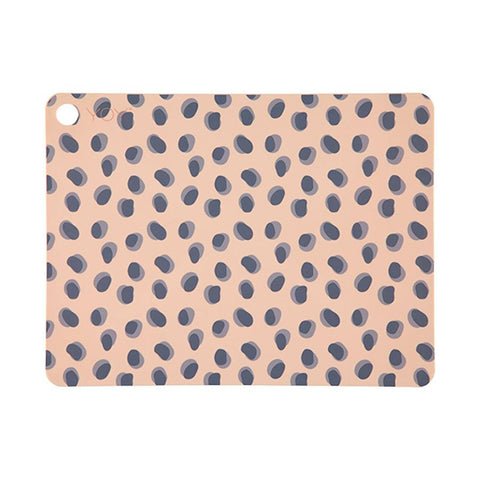 Das Leopard Dots Tischset ist sowohl niedlich als auch stilvoll. Mit seinem gepunkteten Muster und der Camel-Färbung lässt das Tischset Ihr Geschirr perfekt aussehen. Es kommt in einem Set mit jeweils zwei St