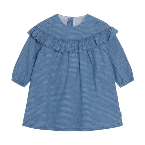 Das Kleid von Hust & Claire aus Baumwolle im schönen Denimlook. Es hat Rüschchen an der Brust und eine Knopfleiste am Rücken. Ein Kleid für jeden Tag, aber auch für besondere Anlässe. Lässt sich vielseitig kombinieren. Material: 100% Baumwolle