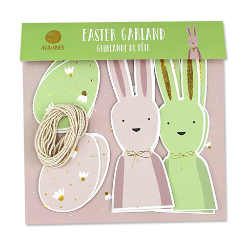 Hübsche Ostern-Girlande von ava & yves.  Die wundervoll illustrierte Girlande ist nicht nur bei der nächsten Geburtstagsparty im Einsatz, sie darf auch dauerhaft im Kinderzimmer als Wanddeko bleiben.  Die einzelnen Elemente der Girlande sind aus einer festen und stabilen Pappe.