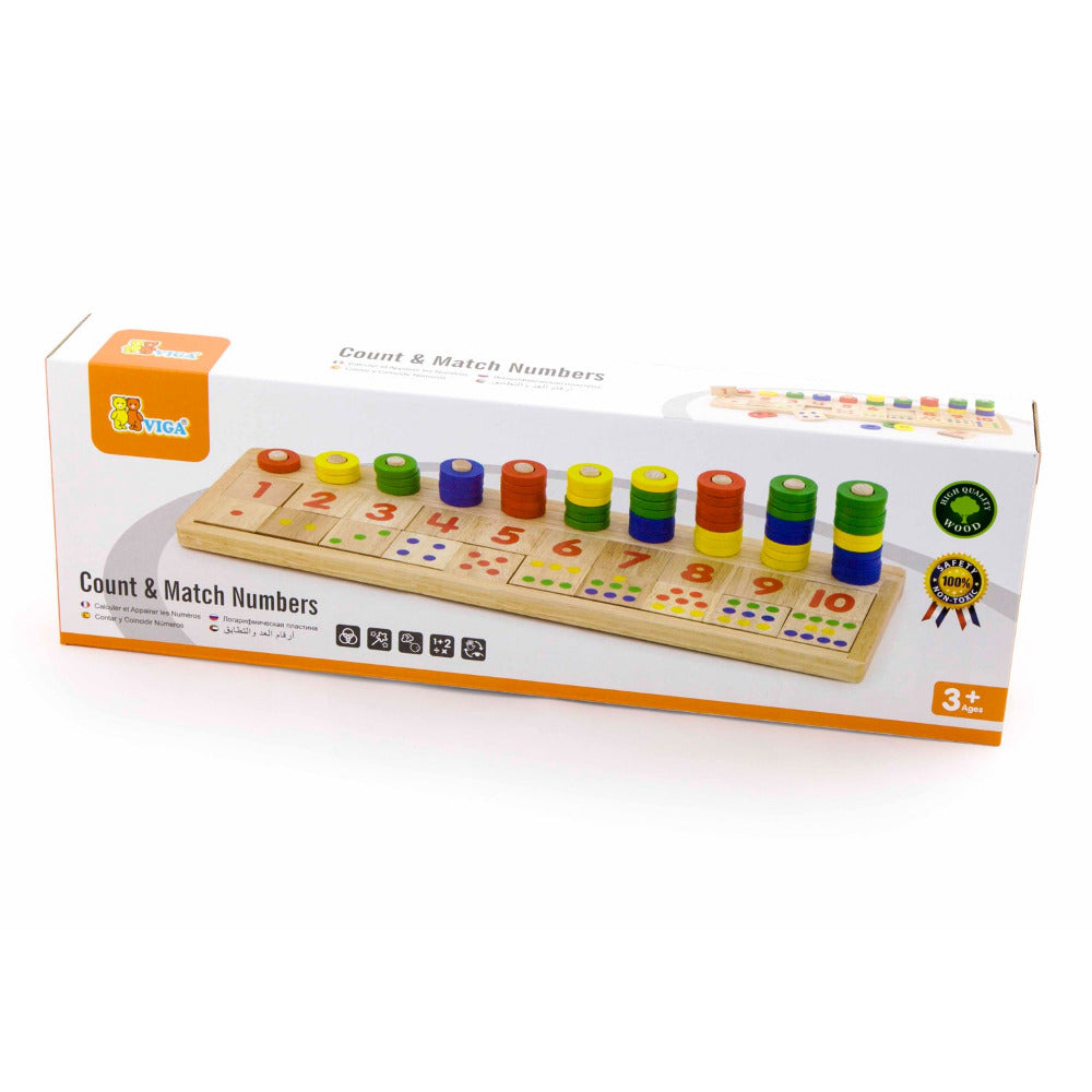 Pädagogisch wertvolles Zahlen- und Rechenspiel. Hier werden auf spielerische Weise der Umgang mit Zahlen und ersten Rechenaufgaben geübt. Enthält 55 Holzringe und 20 Holzquadrate mit Zahlen und Würfelpunkten. Die passende Anzahl von Ringen in den richtigen Farben wird auf die Stäbe gesteckt