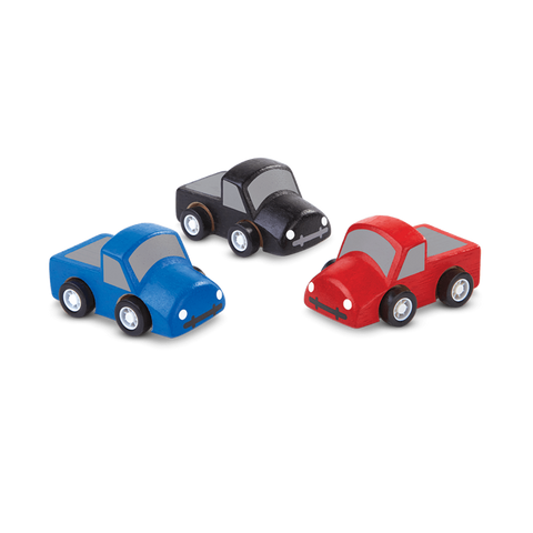Mini Trucks aus Holz von Plan Toys  Ermutige Kinder für eine imaginäre Reise durch die Welt mit diesem Fahrzeug-Set in den Farben rot, blau und schwarz. Kompatibel mit den Plan Toys Straßen- und Schnienen-Sets.