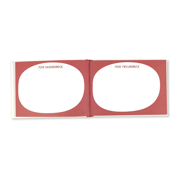 Das Erinnerungsbuch von ava & yves  "Mein 1. Jahr" in bunt überzeugt durch sein originelles Design und das hochwertige Recyclingpapier.  Eine tolle Erinnerung für dich und deinen treuen Begleiter mit Platz für Fotos und Erinnerungen!