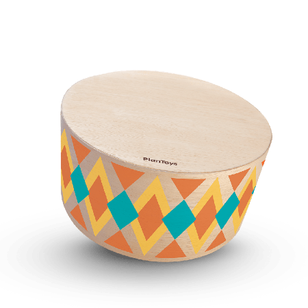 Rythmus-Box von PlanToys  Wecken Sie die kreativen Musikvibes Ihres Kindes mit dieser Rhythmus-Box. Inspiriert von der Cajon Handtrommelbox, ist unsere Rhythm Box für den Spaß und die Schaffung von Rhythmus und Tempo konzipiert.