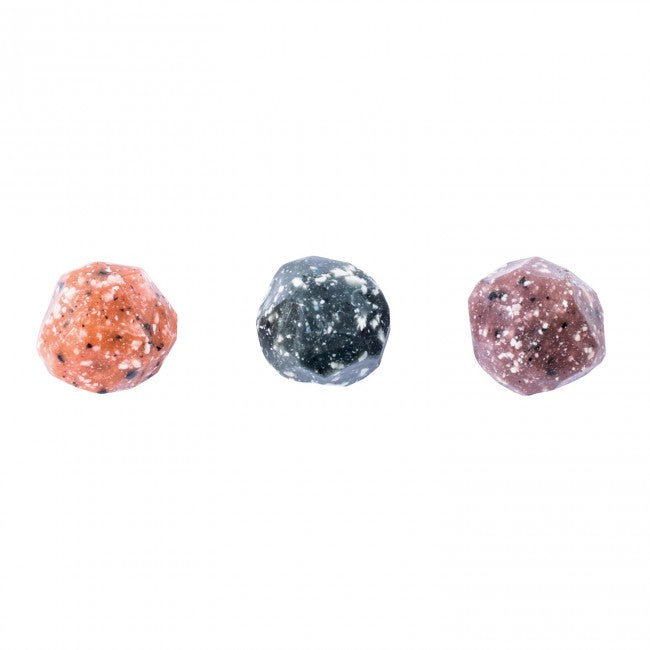 Zum Spielen der Schatzsuche! Set mit 3 hüpfenden Bällen mit unregelmäßigen Formen wie Mineralien, die Edelsteine imitieren.   Inhalt: 3 hüpfende Bälle Material: Kautschuk Maße: 4 cm Alter: ab 3 Jahren