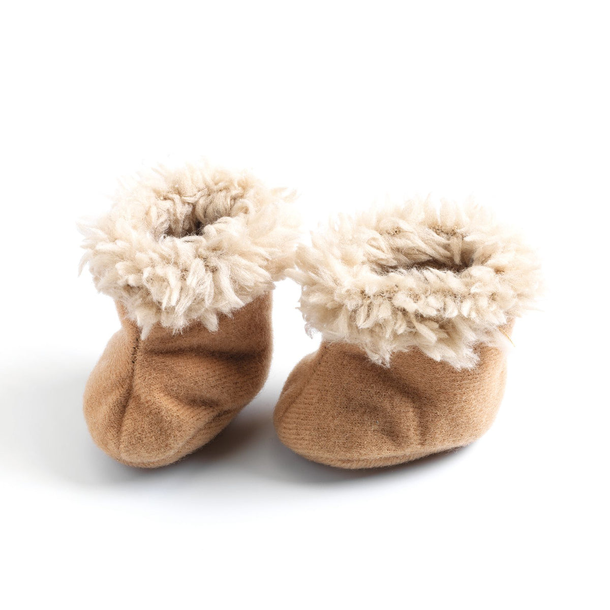 Puppen-Accessoire, schönes Geschenk für das Puppenzubehör. Ein Set aus drei Paar bequemen und weichen Schuhen für die kleinen Puppenfüße. ähnlich den Uggs