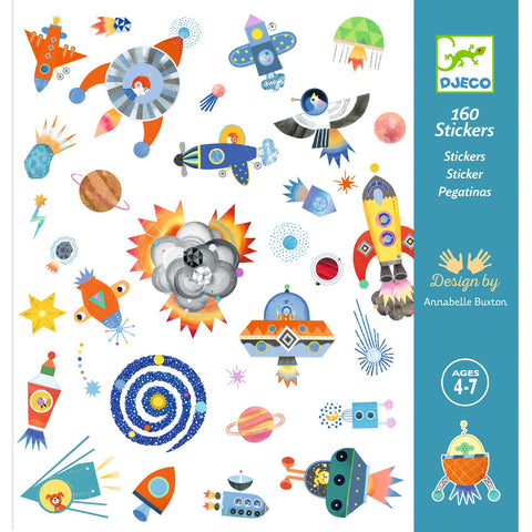 Ein Täschchen mit 160 Stickern zum Thema Weltraum: Raketen, Astronauten, Planeten, Sterne... Für jeden Geschmack ist etwas dabei! Das Kind klebt die zahlreichen Sticker nach Wunsch auf und erschafft schöne Szenen oder nutzt sie als Dekoration für andere Objekte!Inhalt: 160 Papiersticker.