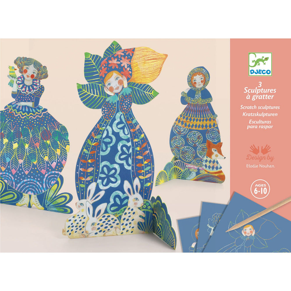 Dieses Set bietet 3 silhouettierte Rubbelkarten im XL-Format für das größte Vergnügen von Kindern! Mit dem Holzstift reproduzieren sie die vom Künstler vorgestellten Muster, indem sie die Oberfläche der Bilder zerkratzen. Die Illustrationen werden so nach und nach enthüllt und die Magie wirkt!  Inhalt: 3 Rubbelkarten (22 x 29 cm), 1 Holzstift mit doppelter Spitze, 1 Farb-Schritt-für-Schritt-Erklärungsheft.