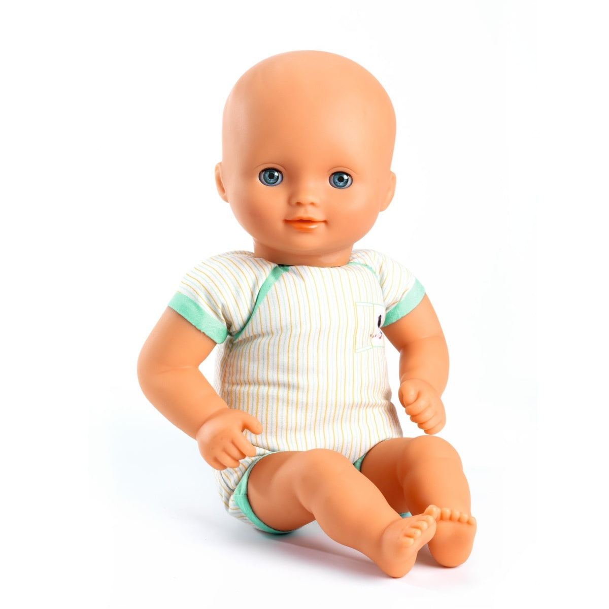 DJECO Puppe Lilas Rose hat blaue Schlaf-Augen die sich schließen wenn man Sie hinlegt. Eine Puppe für Kinder ab 18 Monaten. Sie ist leicht und ihre Größe (32 cm) ist perfekt für kleine Arme geeignet. Ihr weicher Körper ist mit einem hübschen „Body" bedruckt. Weich und anschmiegsam lässt sich die Puppe wie ein echtes Baby im Arm halten. 