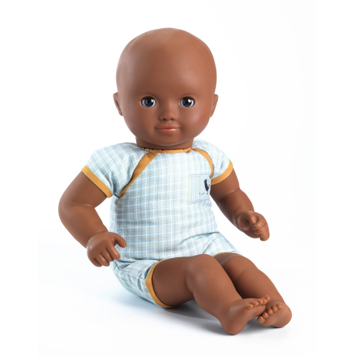 DJECO Puppe Mimoas mit dunklen Augen und dem passenden Outfit.  Puppenbaby Mimosa ist eine Puppe für Kinder ab 18 Monaten. Weich und anschmiegsam (32 cm) ist die Puppe von DJECO perfekt für kleine Arme geeignet. Ihr weicher Körper ist mit einem hübschen „Body" bedruckt. Ihr Gesicht, ihre Arme und Beine sind aus sehr weichem Vinyl, das sich angenehm anfühlt. 