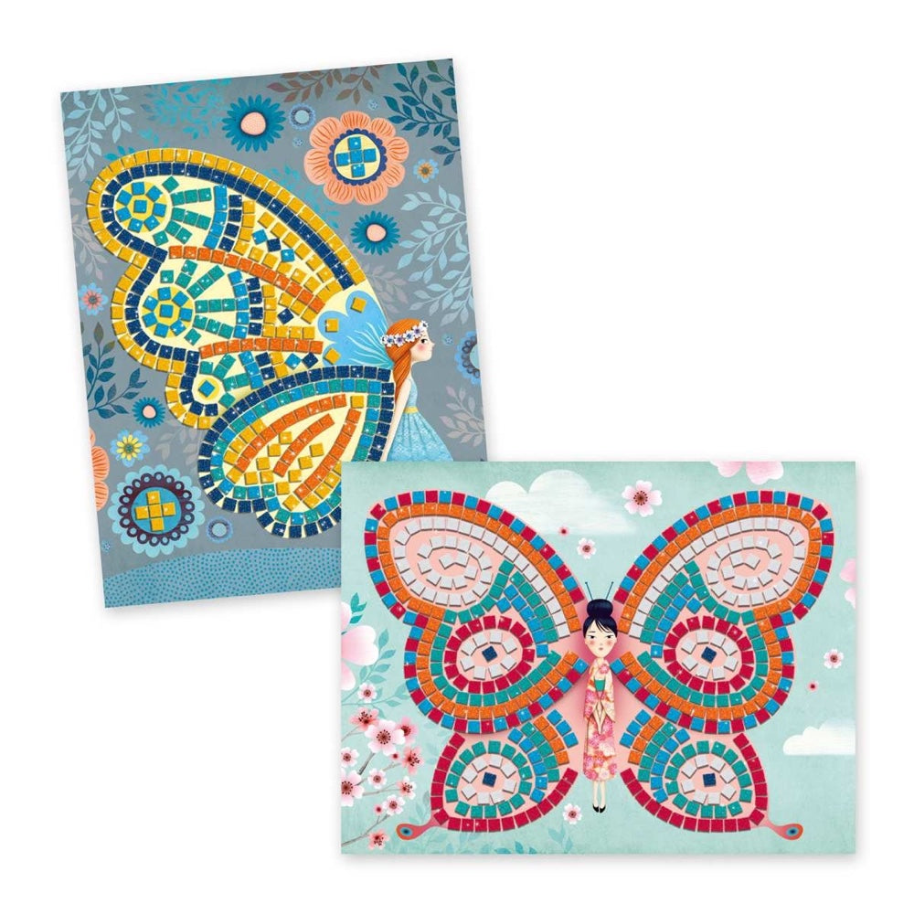Zwei verträumte Schmetterlings-Motive auf Papier werden mit glitzernden Mosaik-Steinen aus Moosgummi besetzt. Dabei kann man sich entweder an den Nummern orientieren, damit das Ergebnis so aussieht wie auf der Verpackung, oder alleine kreativ werden. Die Ausdauer macht sich in jedem Fall bezahlt, denn die Ergebnisse sehen einfach toll aus!