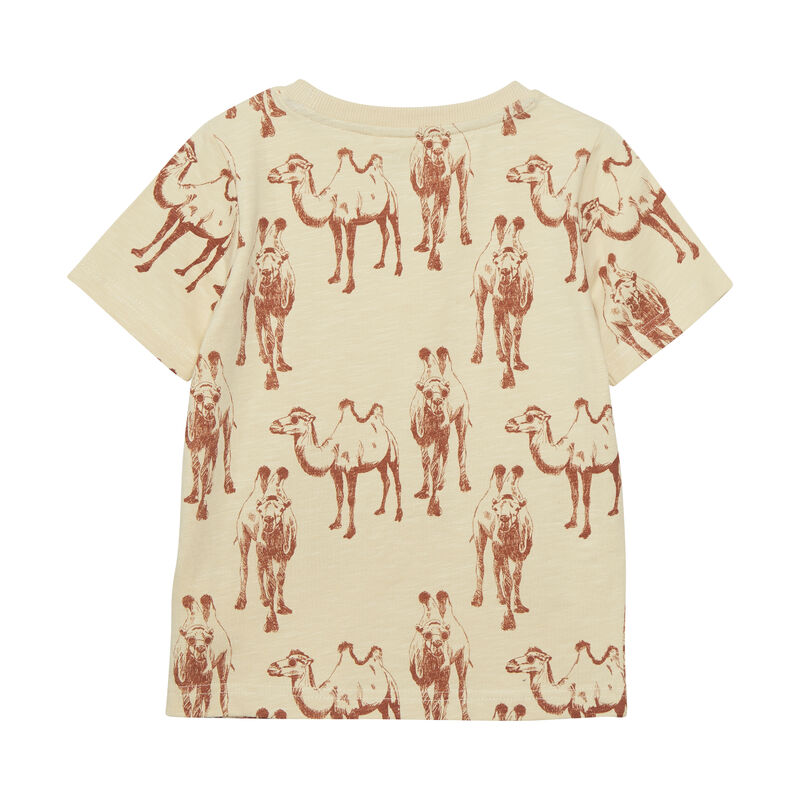 Das T-Shirt hat coole Kamele aufgedruckt, die eine Sonnenbrille tragen. Ein toller Artikel für Frühling / Sommer, der gute Laune verbreitet. 