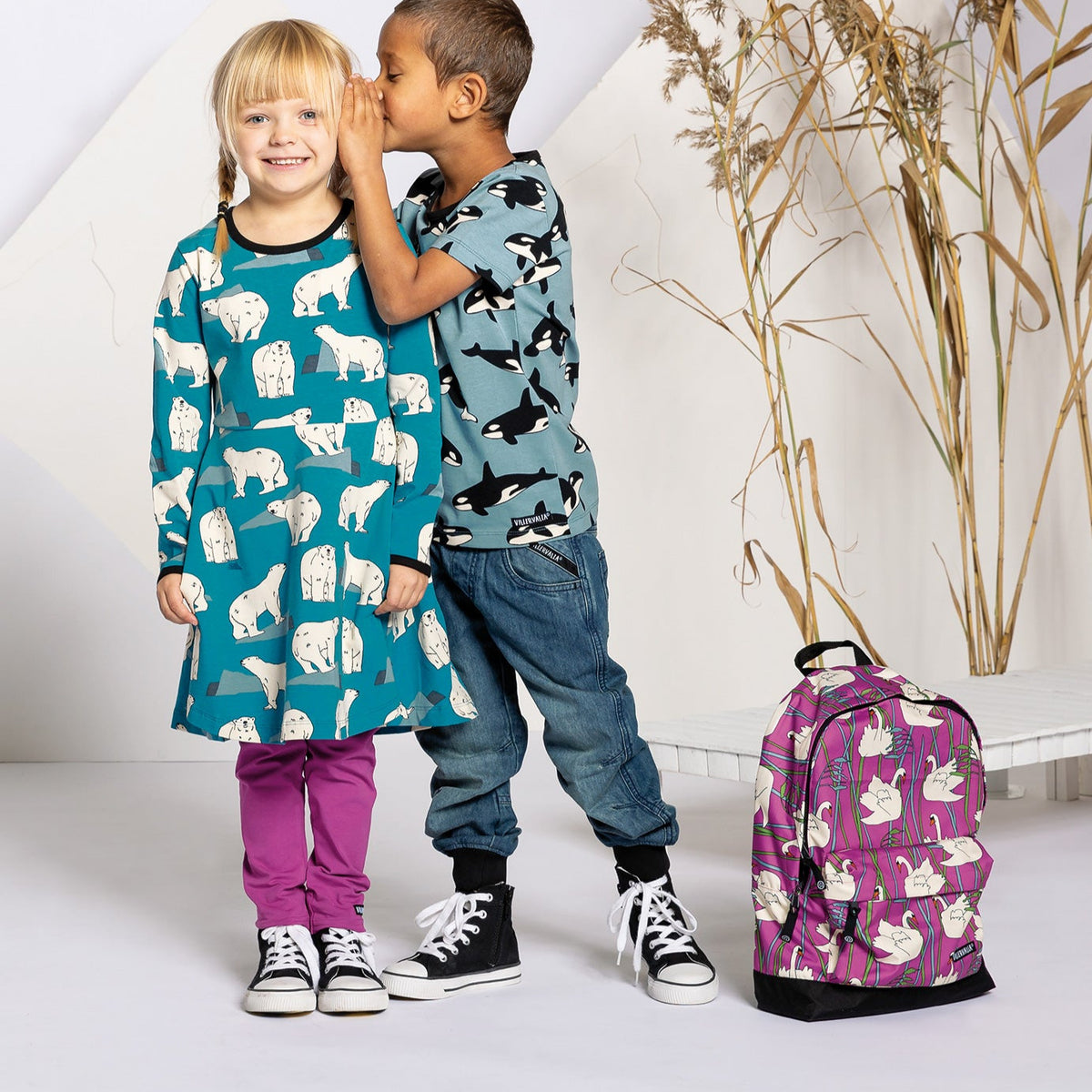Leichter und geräumiger Kinder-Rucksack pink "Swan" von Villervalla, der perfekte Begleiter in den Kindergarten, bei der Wanderung, zum Freizeitprogramm, etc.