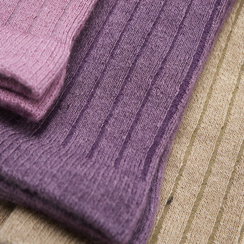 Die Wollsocken gibt es in 2 verschiedene Packs, sie sind farblich sehr schön zur Kollektion abgestimmt. Sehr angenehmes Tragekomfort.
