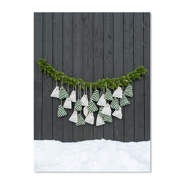 Set mit 24 Adventskalender-Säckchen mit gestickter Nummerierung aus GOTS zertifizierter Bio-Baumwolle.