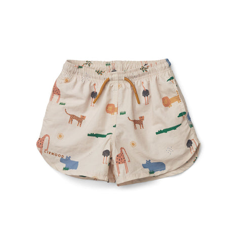 Die Shorts kann überall getragen werden, egal ob dein Kleines schwimme geht, spielt, geht oder einfach nur entspannt. Die Aiden Board Shorts verfügt dank des Tunnelzugbund über eine sehr bequeme Passform und das schnell trocknende und atmungsaktive Material macht sie sofort zu einem Favoriten.