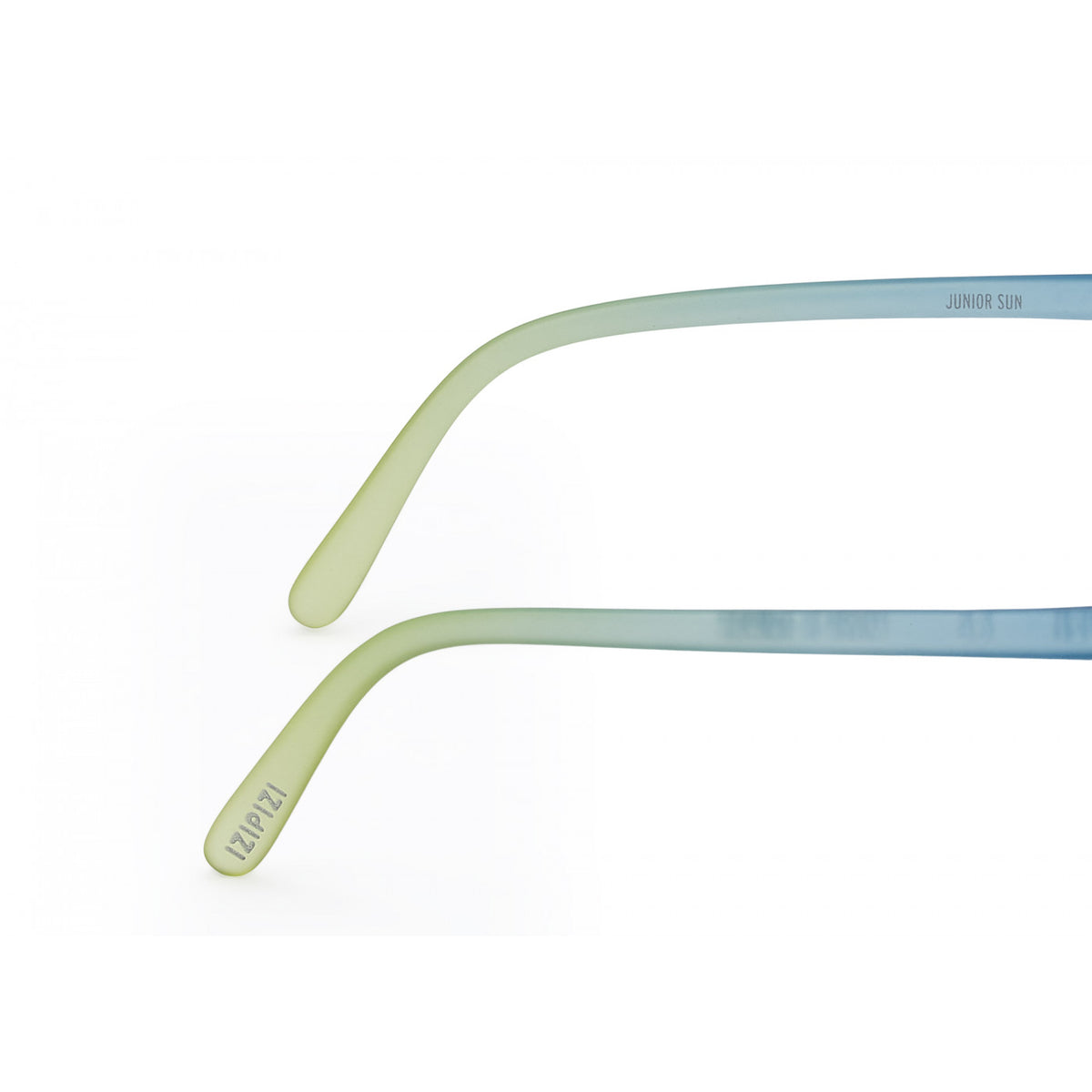 IZIPIZI schützt Kinderaugen mit der Kollektion #SUN Junior. Für stilbewusste Mädchen und Jungen von 5 bis 10 Jahren bieten wir ab sofort hochwertige, farbenfrohe Sonnenbrillen an – mit 100 % UV-Filter der Kategorie 3 für optimalen Schutz.