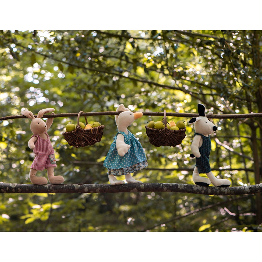  Kollektion La Grande Familie: Nini die hübsche kleine Maus, Sylvain der freche Hase, Perlette, ein lustiger Frosch … Diese fröhliche Bande hat sich zusammengetan, um die Kleinen zu erfreuen