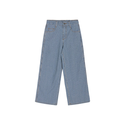 Die Hose ist weit geschnitten und ist gestreift. Sie hat 2 Seitentaschen. Sehr angenehmer, lässiger Schnitt. Die Hose lässt sich toll kombinieren, egal ob lässig oder schick.