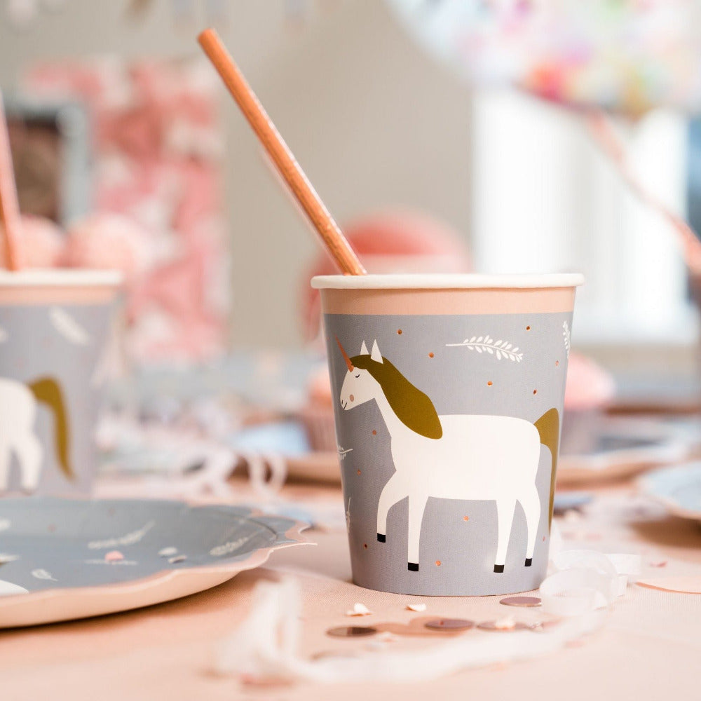 Becher mit Einhorn
