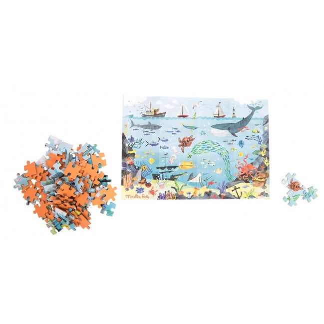 Ein Puzzle aus 96 Teilen mit Aquarellillustrationen über das erstaunliche Leben der Tiere im Ozean... Das Puzzle wird in einer hübschen illustrierten Röhre aufbewahrt, zusammen mit einem Poster mit Bildbeschreibungen auf der Rückseite und einer Lupe zur genaueren Betrachtung der Szene!