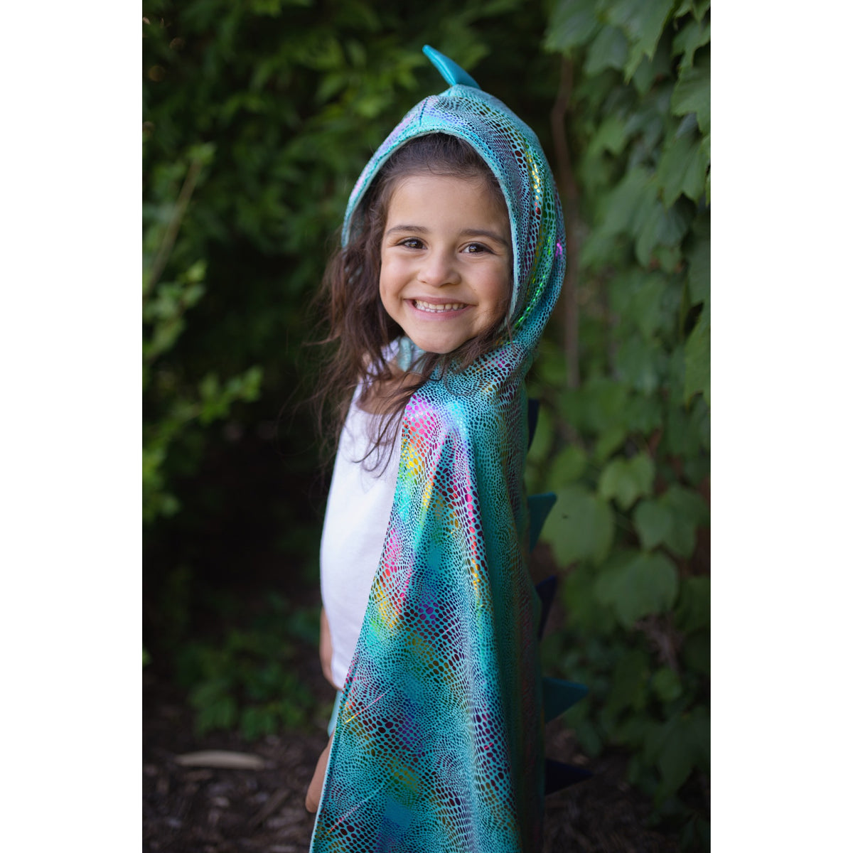 Dieser wendbare Einhorn-Drachen-Umhang ist der ultimative Fantasy-Umhang! Bold hellen Farben der wunderschönen aqua blau, lila und rosa, mit glänzenden Metallics und Regenbogen-Effekte dieser Umhang ist ein Gewinner! 