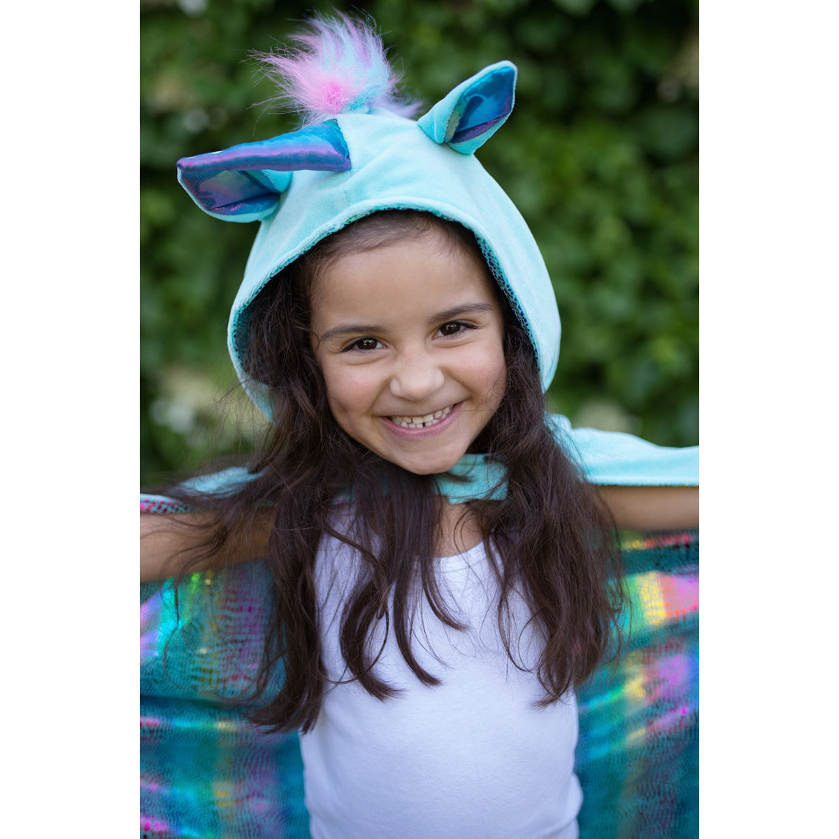 Dieser wendbare Einhorn-Drachen-Umhang ist der ultimative Fantasy-Umhang! Bold hellen Farben der wunderschönen aqua blau, lila und rosa, mit glänzenden Metallics und Regenbogen-Effekte dieser Umhang ist ein Gewinner! 